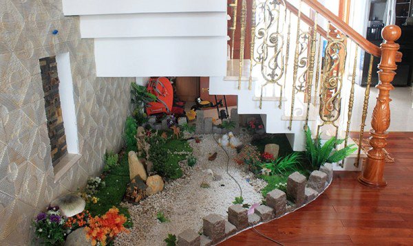 understairs-garden-14