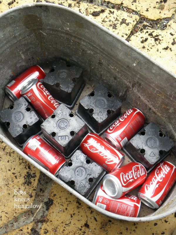 25-Use-Empty-Soda-Cans-At-The-Bottom-Of-A-Plater-To-Make-It-Lighter